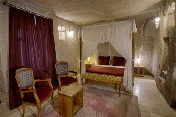 Hera Cave Suites