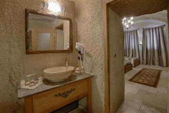 Hera Cave Suites