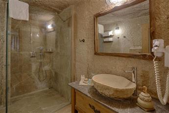 Hera Cave Suites