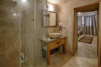Hera Cave Suites