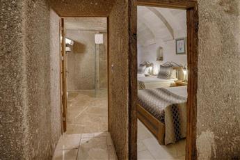 Hera Cave Suites