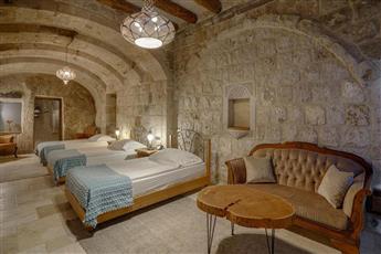 Hera Cave Suites