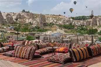Hera Cave Suites