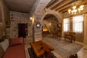 Hera Cave Suites