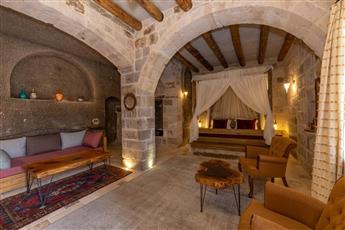 Hera Cave Suites