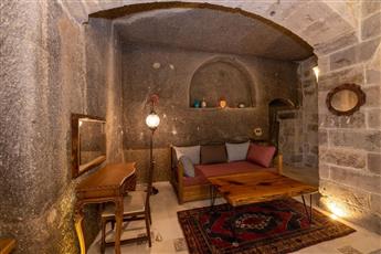 Hera Cave Suites