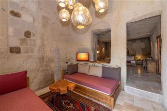 Hera Cave Suites