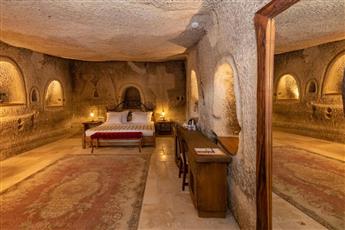 Hera Cave Suites