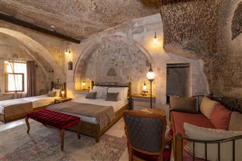 Hera Cave Suites