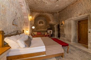 Hera Cave Suites