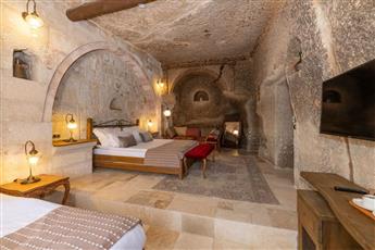 Hera Cave Suites