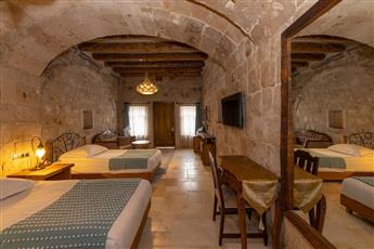 Hera Cave Suites