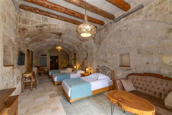 Hera Cave Suites