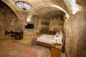 Hera Cave Suites