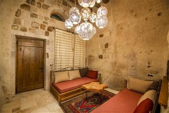 Hera Cave Suites