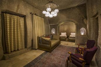Hera Cave Suites