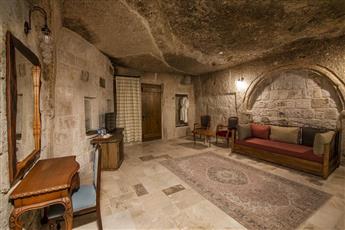 Hera Cave Suites