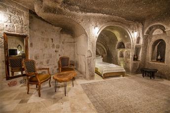 Hera Cave Suites