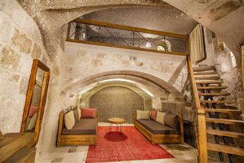 Hera Cave Suites
