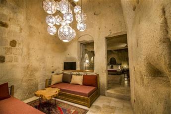 Hera Cave Suites