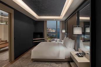 Hilton Istanbul Bakirkoy 5*