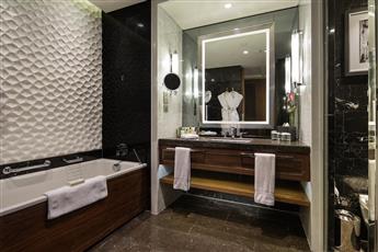 Hilton Istanbul Bomonti Hotel & Conference Center 5*