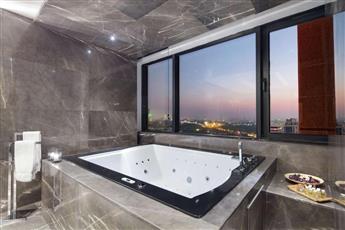 Hilton Istanbul Maslak 5*