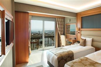 Ilkbal Deluxe Hotel 4*