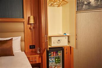 Ilkbal Deluxe Hotel 4*