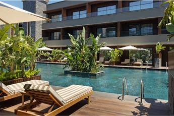 Jacaranda Luxury Resort