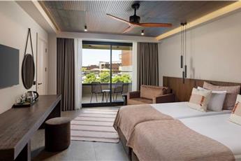Jacaranda Luxury Resort
