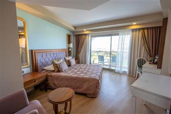 Jadore Deluxe Hotel & Spa