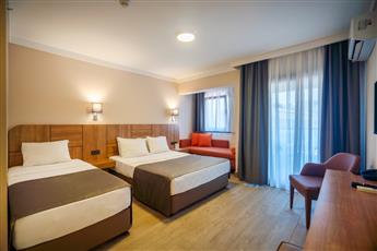 Julian Club Hotel 4*