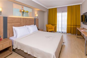 Julian Club Hotel 4*