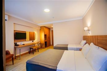 Julian Club Hotel