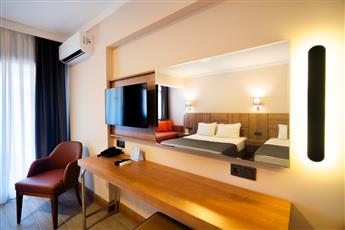 Julian Club Hotel
