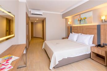 Julian Club Hotel