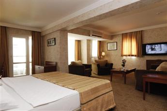 Julian Club Hotel