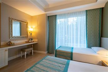 Karmir Resort & Spa