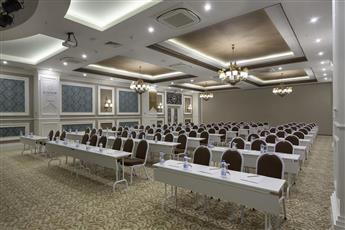 Karmir Resort & Spa