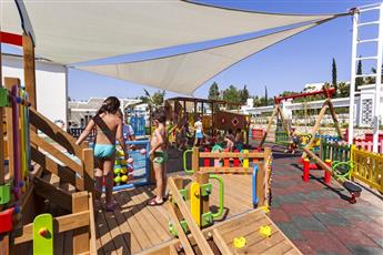 Karmir Resort & Spa