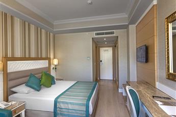 Karmir Resort & Spa