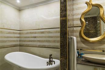 Karmir Resort & Spa