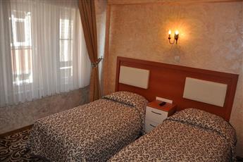 Kaya Madrid Hotel