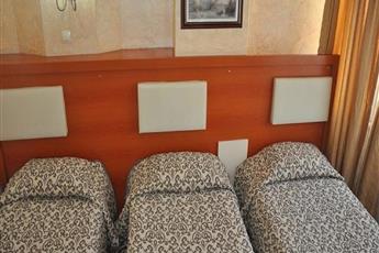 Kaya Madrid Hotel