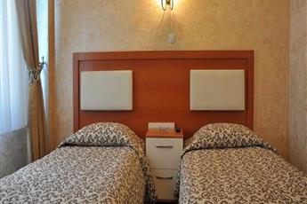 Kaya Madrid Hotel
