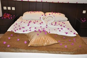 Kleopatra Celine Hotel