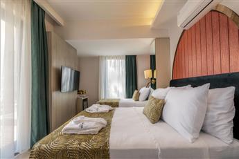 La Benata Beach Hotel 5*