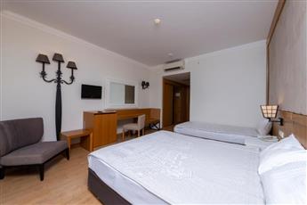Lake & River Side Hotel & Spa