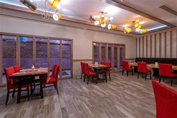 Lake & River Side Hotel & Spa